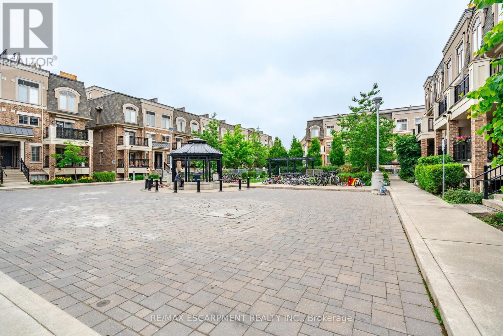 59 - 2441 Greenwich Drive, Oakville, ON - Outdoor