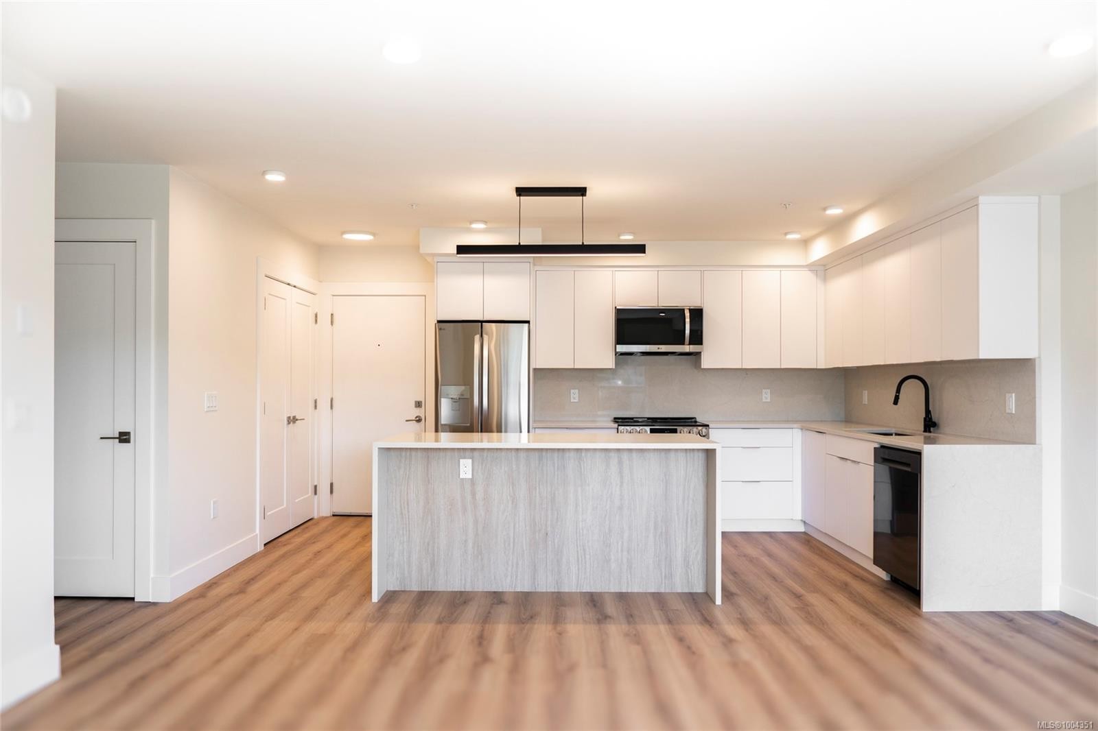507-45 Haliburton St, Nanaimo, BC - Indoor Photo Showing Kitchen With Upgraded Kitchen