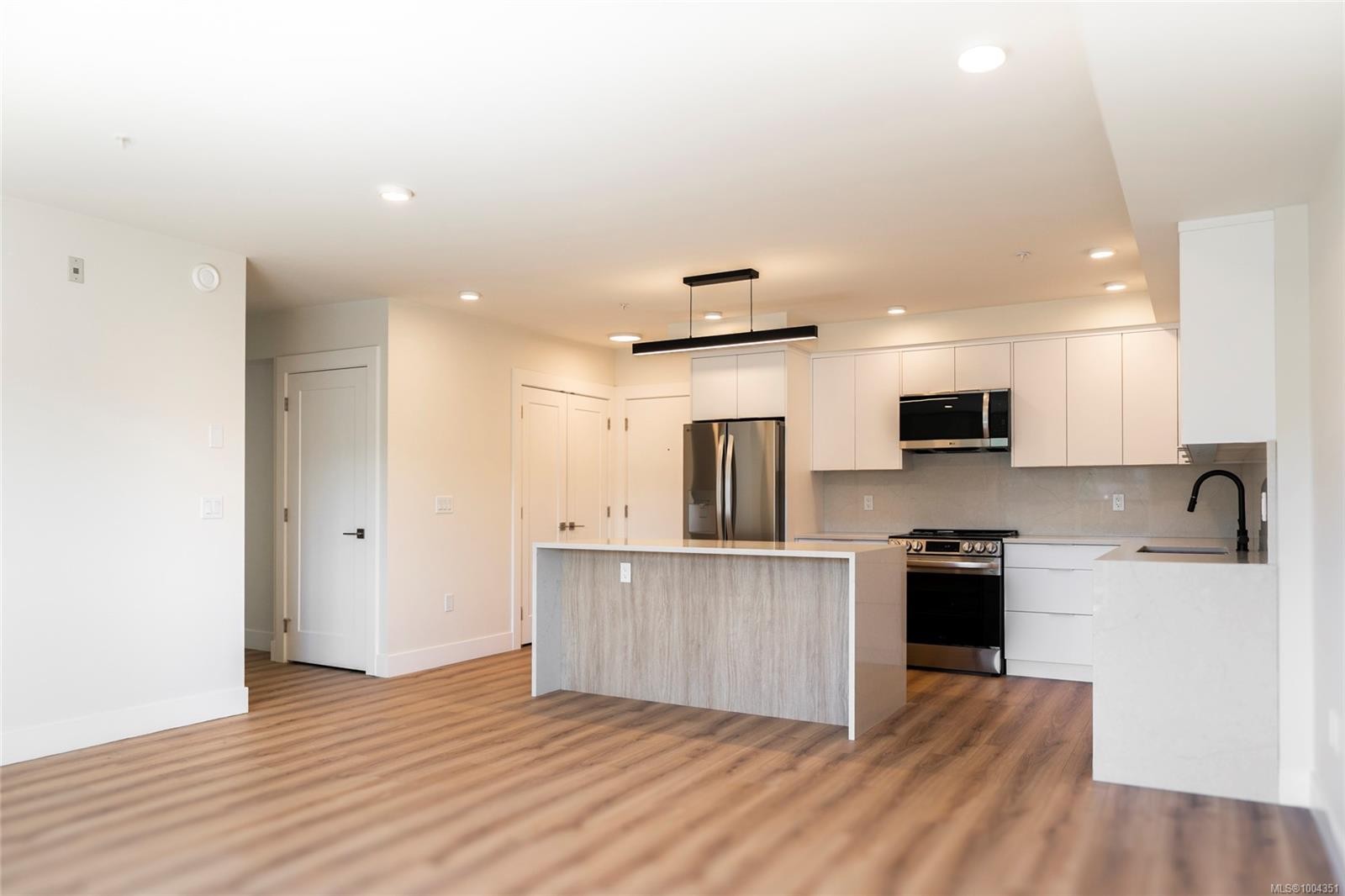 507-45 Haliburton St, Nanaimo, BC - Indoor Photo Showing Kitchen With Upgraded Kitchen
