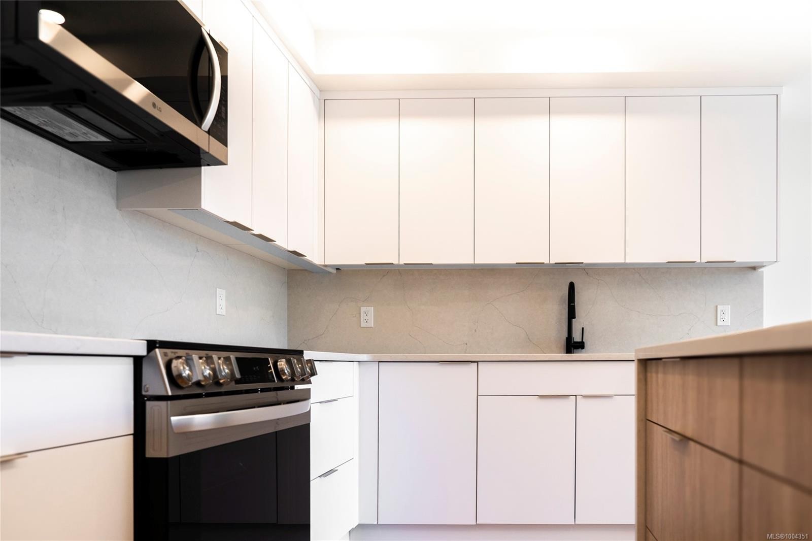 507-45 Haliburton St, Nanaimo, BC - Indoor Photo Showing Kitchen