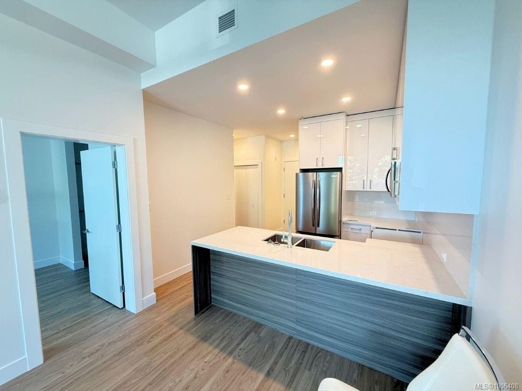 106-6320 Sentinal Dr, Nanaimo, BC - Indoor Photo Showing Kitchen