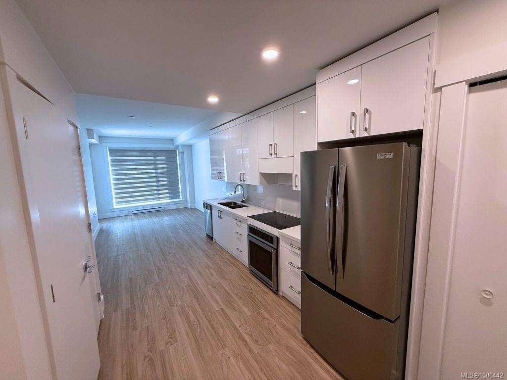 402-6320 Sentinal Dr, Nanaimo, BC - Indoor Photo Showing Kitchen