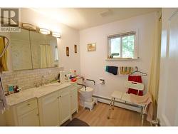 4pc bathroom on Main level -