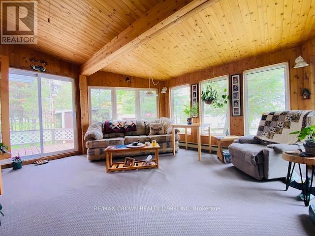 93 Lefebvre Peninsula Road, Moonbeam, ON - Indoor Photo Showing Living Room