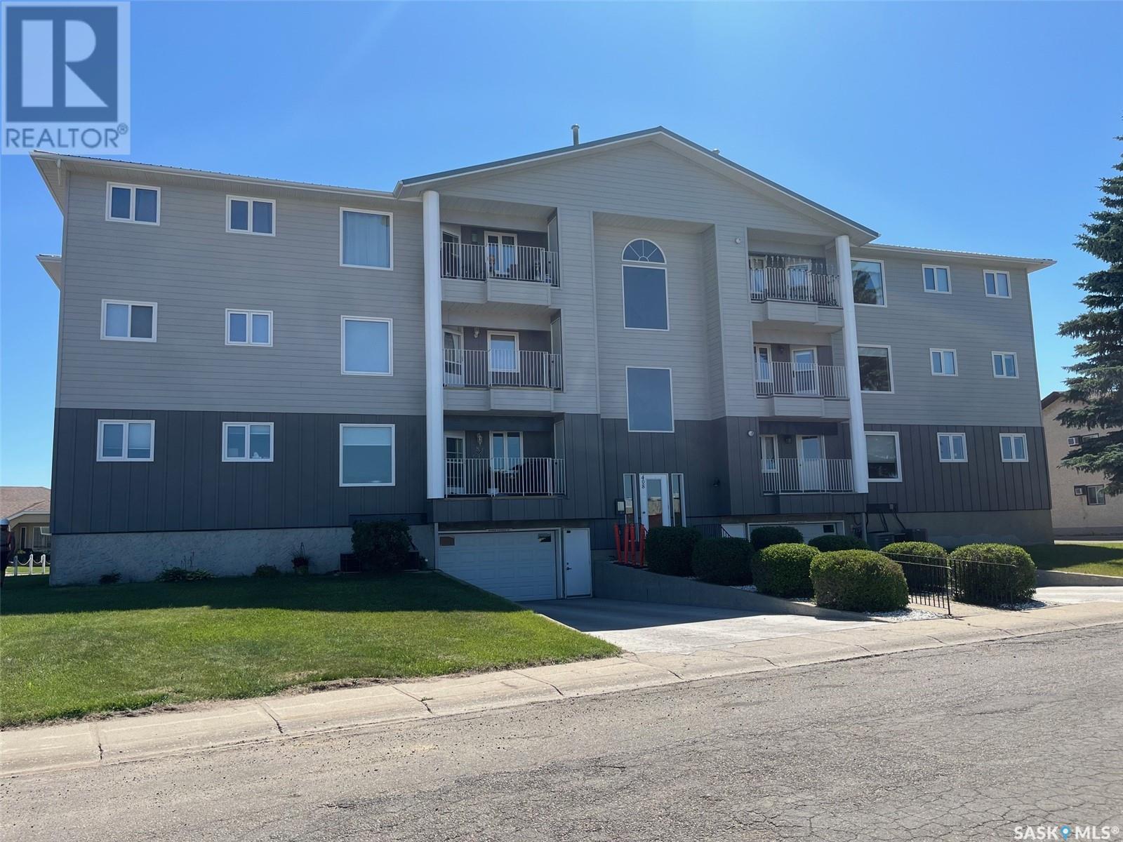 304 408 Heritage Drive, Estevan, SK - Outdoor With Facade