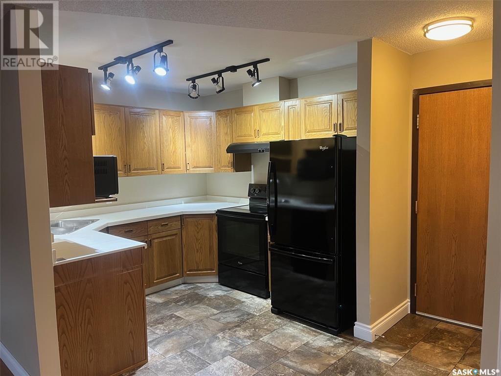 304 408 Heritage Drive, Estevan, SK - Indoor Photo Showing Kitchen
