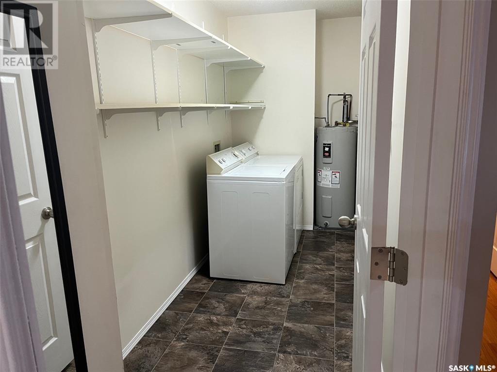 304 408 Heritage Drive, Estevan, SK - Indoor Photo Showing Laundry Room