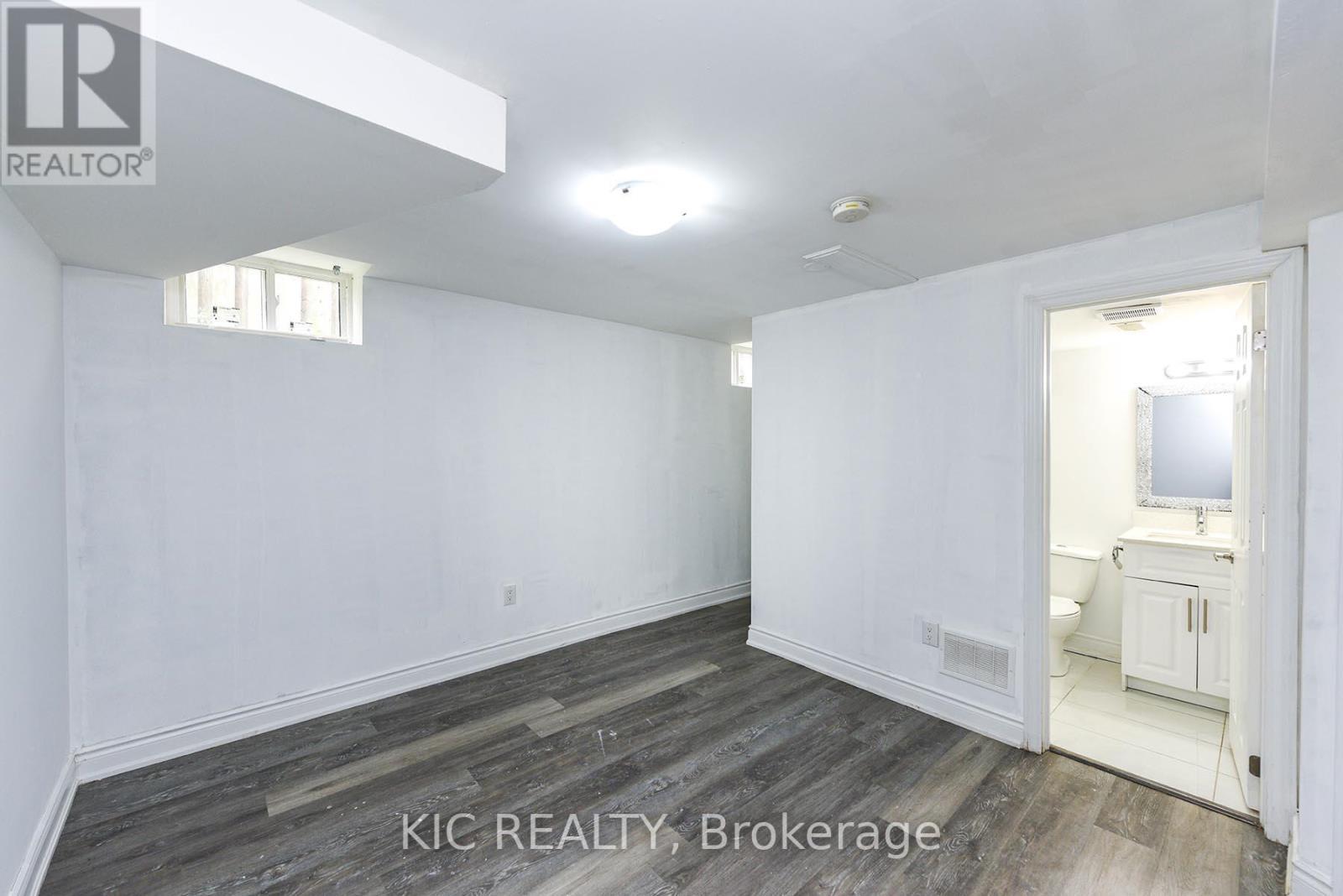 14 Paramount Place, Brampton, ON - Indoor Photo Showing Other Room