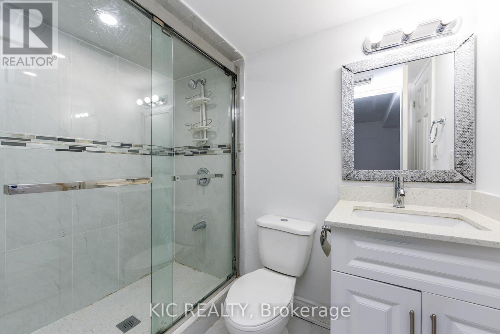 14 Paramount Place, Brampton, ON - Indoor Photo Showing Bathroom