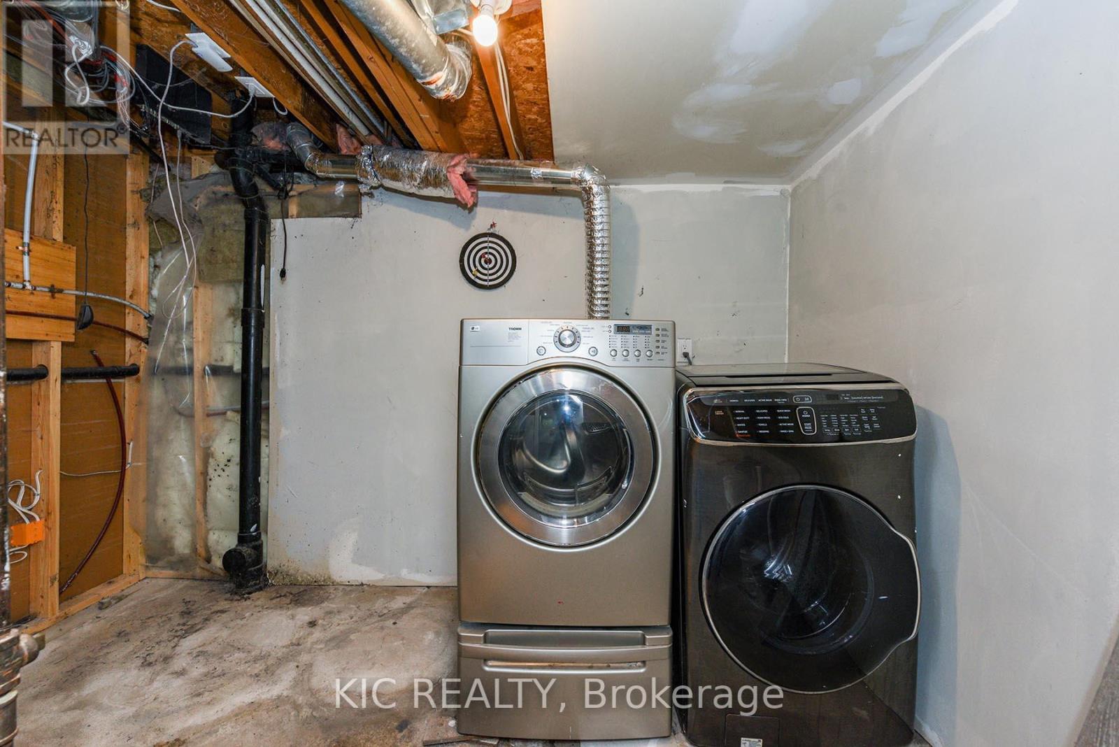 14 Paramount Place, Brampton, ON - Indoor Photo Showing Laundry Room