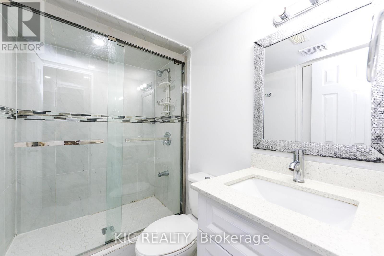 14 Paramount Place, Brampton, ON - Indoor Photo Showing Bathroom