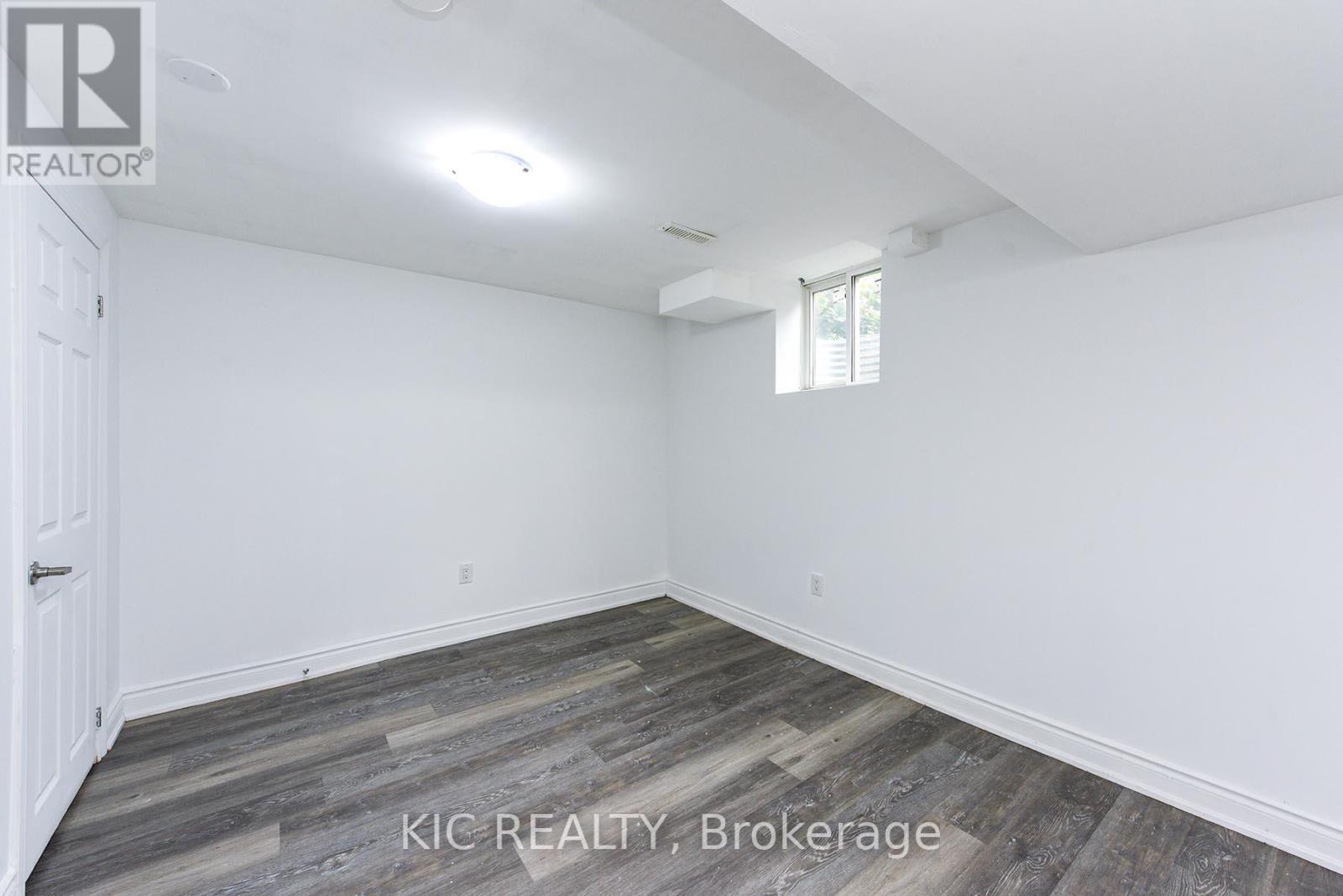 14 Paramount Place, Brampton, ON - Indoor Photo Showing Other Room