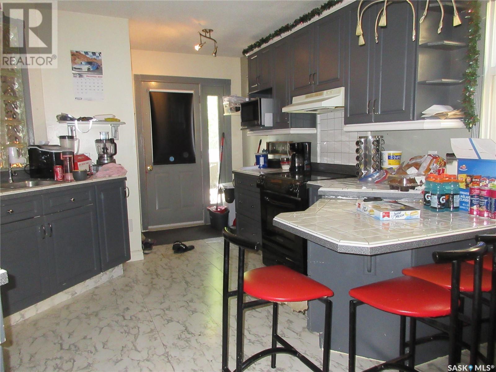 1341 Lacon Street, Regina, SK - Indoor Photo Showing Kitchen