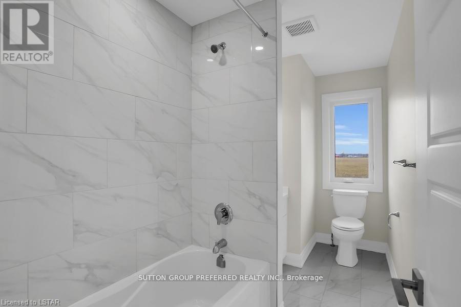 252 Leitch Street, Dutton/Dunwich (Dutton), ON - Indoor Photo Showing Bathroom