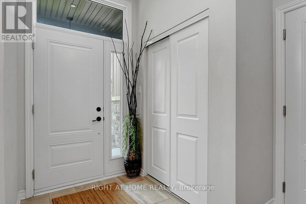 201 Versaille Street, Alfred And Plantagenet, ON - Indoor Photo Showing Other Room