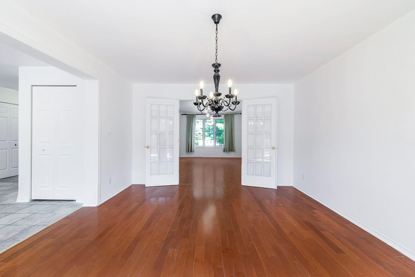 Family room - 3 Rue Du Labrador, Kirkland, QC - Indoor Photo Showing Other Room