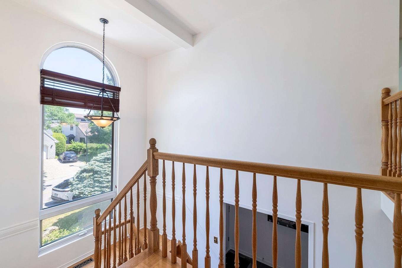 Staircase - 3 Rue Du Labrador, Kirkland, QC - Indoor Photo Showing Other Room