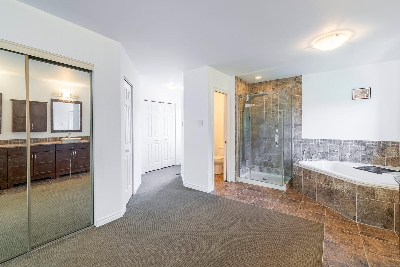 Ensuite bathroom - 3 Rue Du Labrador, Kirkland, QC - Indoor Photo Showing Bathroom