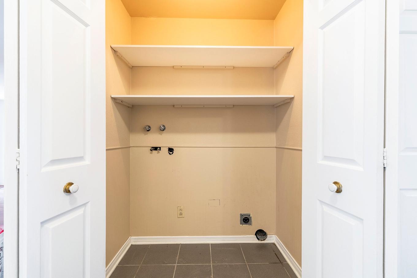 Laundry room - 3 Rue Du Labrador, Kirkland, QC - Indoor With Storage