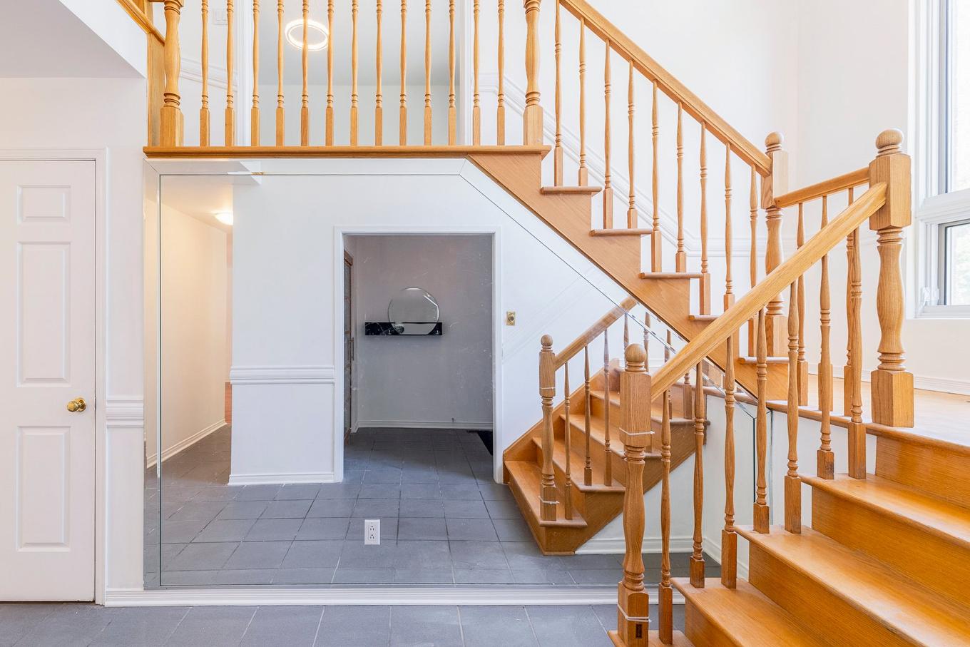Staircase - 3 Rue Du Labrador, Kirkland, QC - Indoor Photo Showing Other Room
