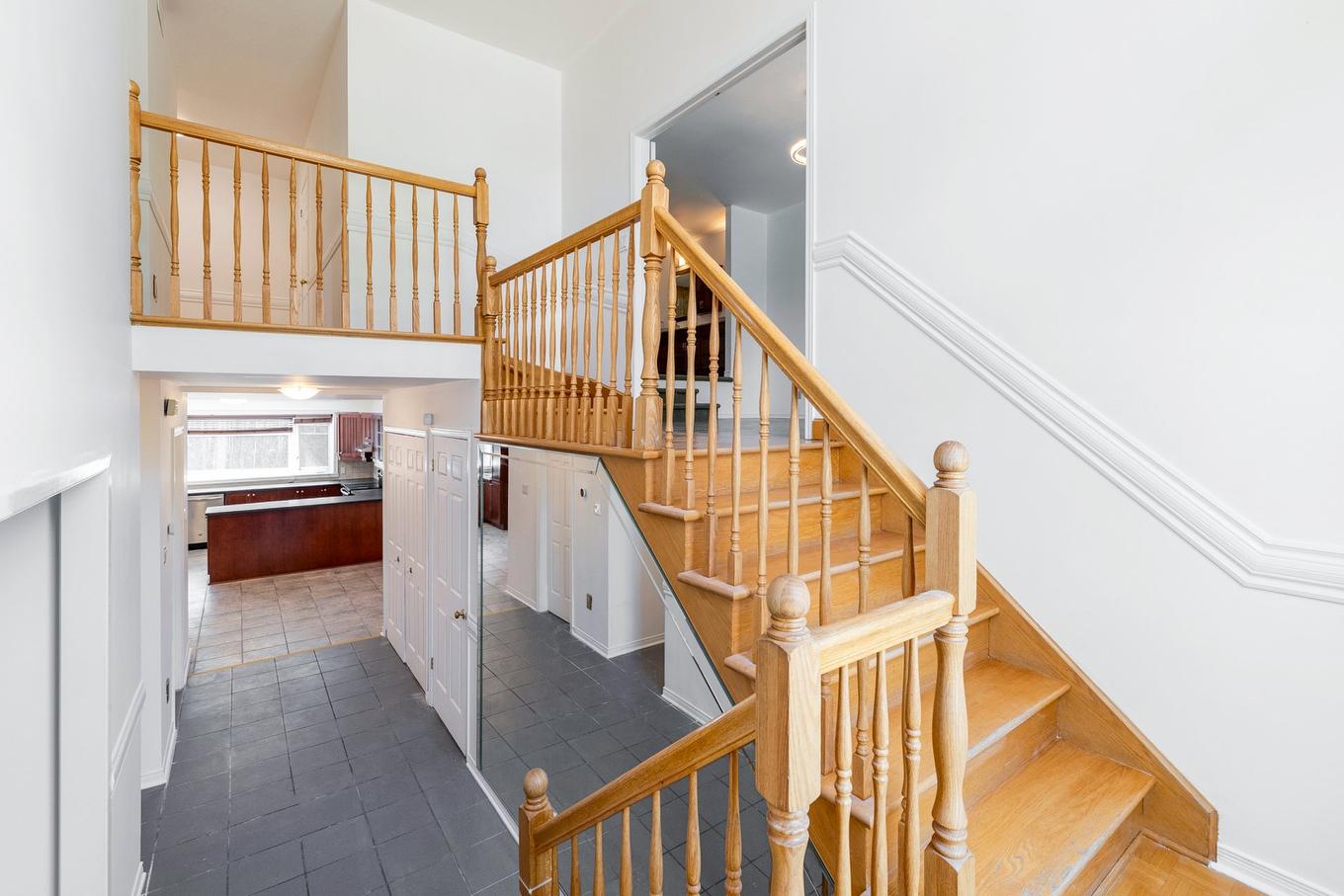 Staircase - 3 Rue Du Labrador, Kirkland, QC - Indoor Photo Showing Other Room