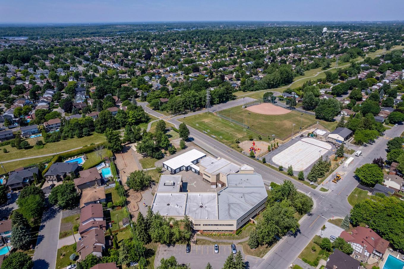 Aerial photo - 3 Rue Du Labrador, Kirkland, QC - Outdoor With View