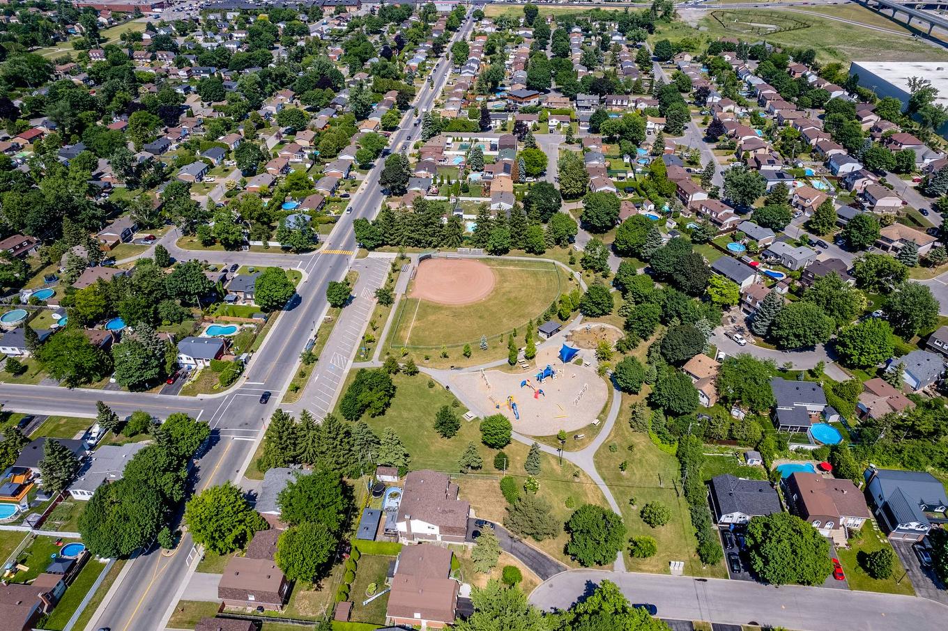 Aerial photo - 3 Rue Du Labrador, Kirkland, QC - Outdoor With View