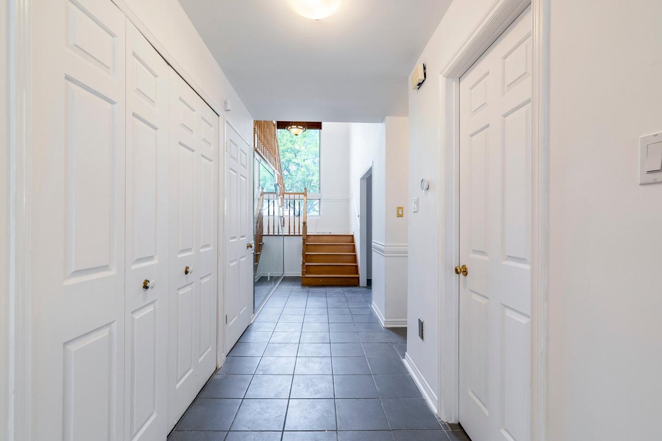 Hall - 3 Rue Du Labrador, Kirkland, QC - Indoor Photo Showing Other Room