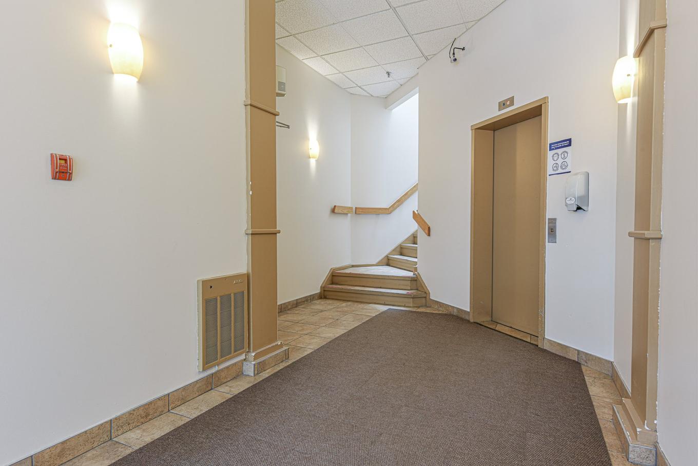 Passageway - 200-1274 Rue Jean-Talon E., Montréal (Rosemont/La Petite-Patrie), QC