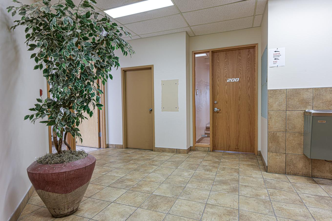 Passageway - 200-1274 Rue Jean-Talon E., Montréal (Rosemont/La Petite-Patrie), QC