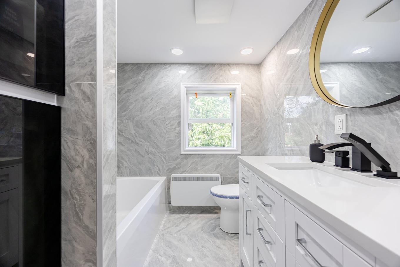 Bathroom - 69 2E Avenue N., Montréal (Pierrefonds-Roxboro), QC - Indoor Photo Showing Bathroom