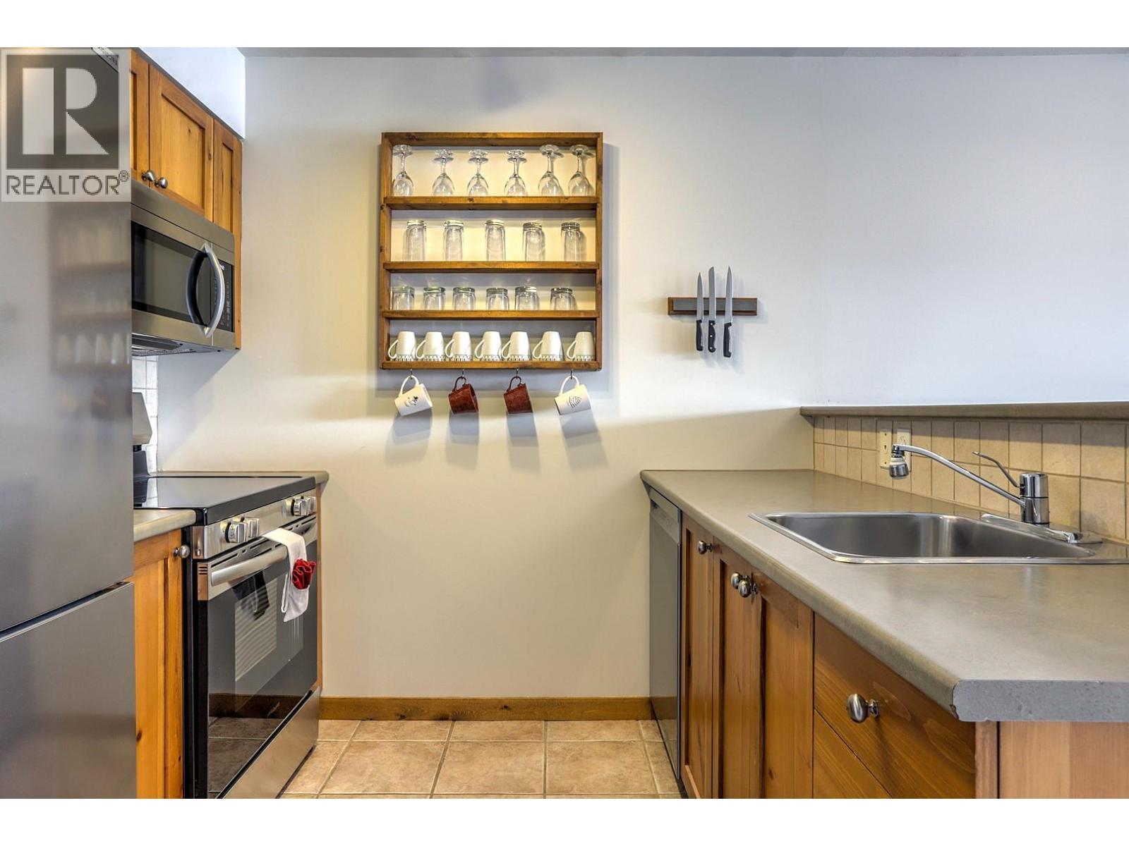 9802 Silver Star Road Unit# 306, Silver Star, BC - Indoor Photo Showing Kitchen
