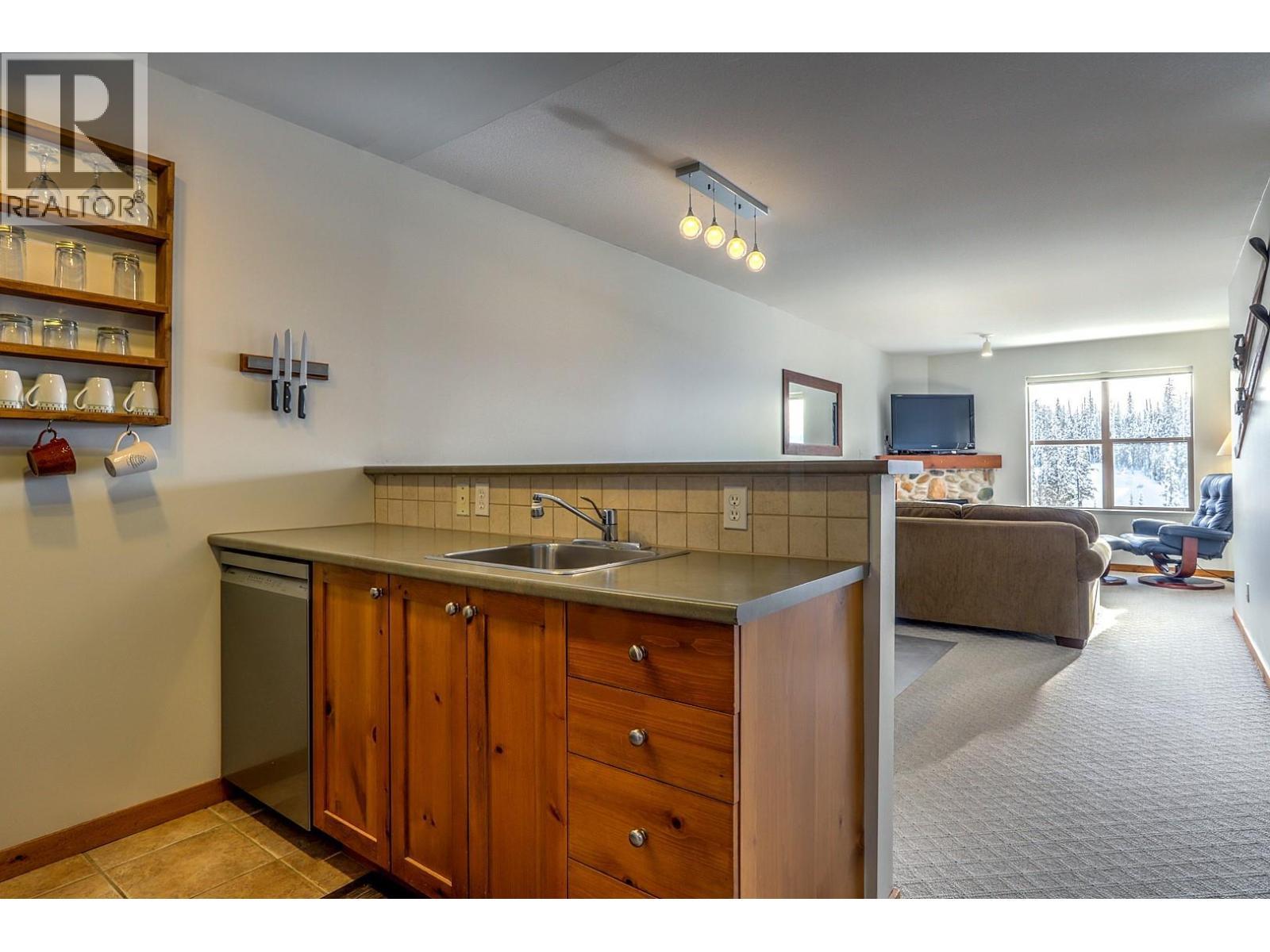 9802 Silver Star Road Unit# 306, Silver Star, BC - Indoor Photo Showing Kitchen