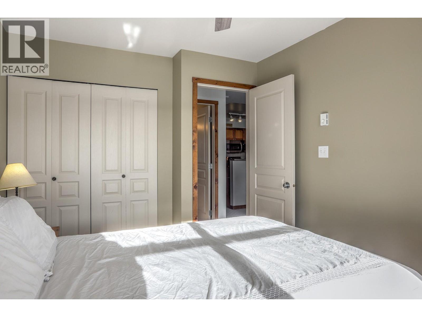 9802 Silver Star Road Unit# 306, Silver Star, BC - Indoor Photo Showing Bedroom