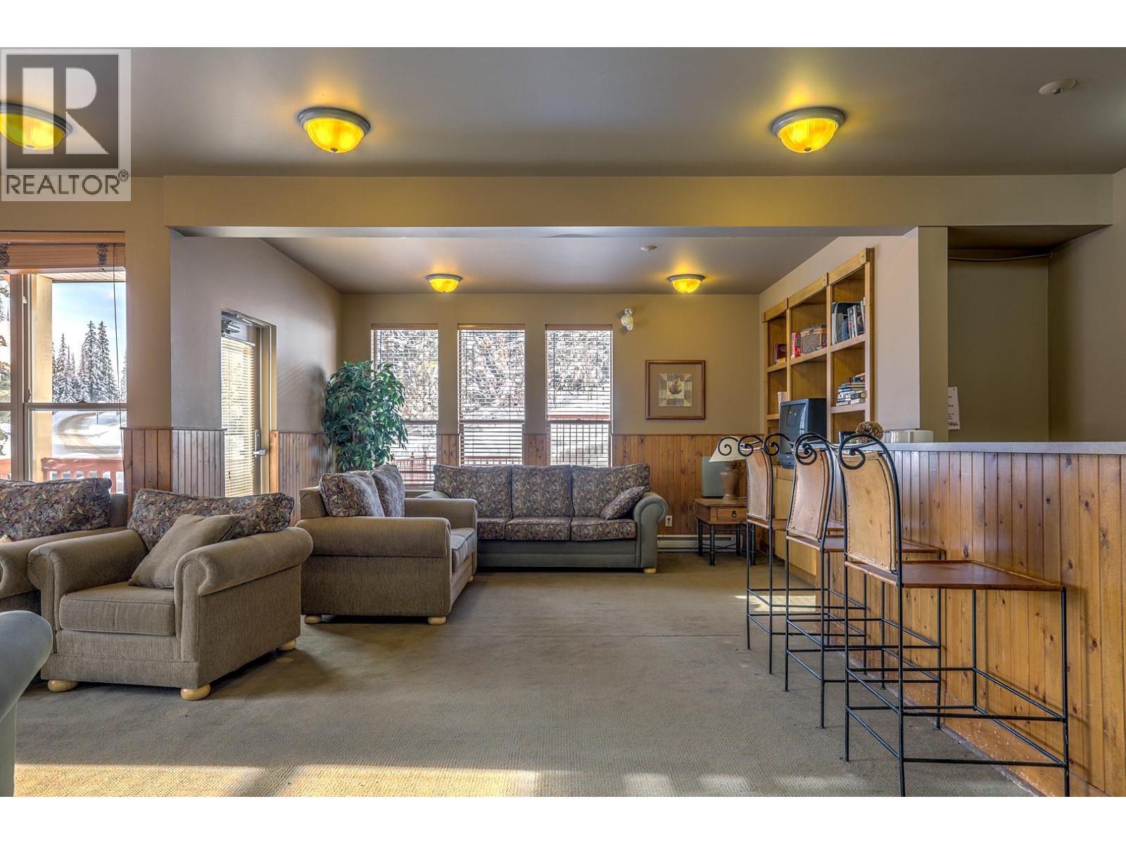 9802 Silver Star Road Unit# 306, Silver Star, BC - Indoor Photo Showing Living Room