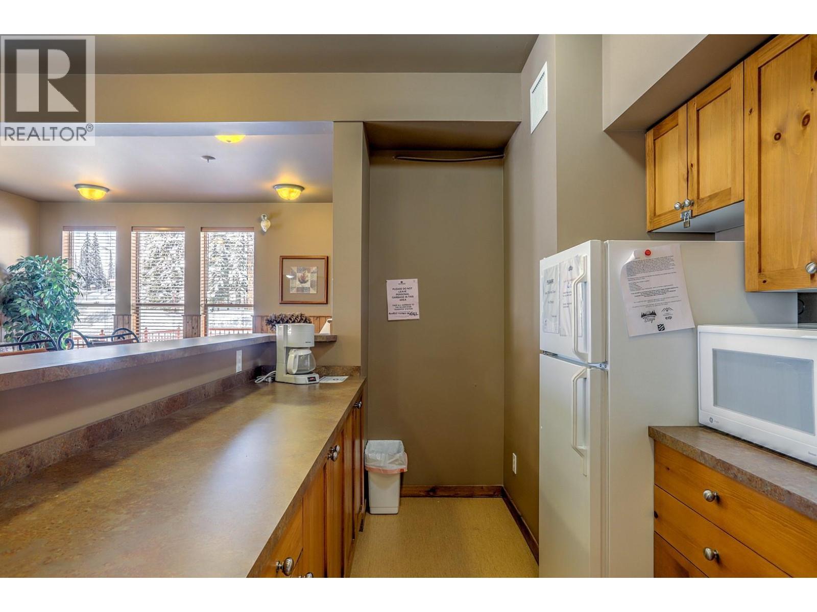 9802 Silver Star Road Unit# 306, Silver Star, BC - Indoor Photo Showing Kitchen