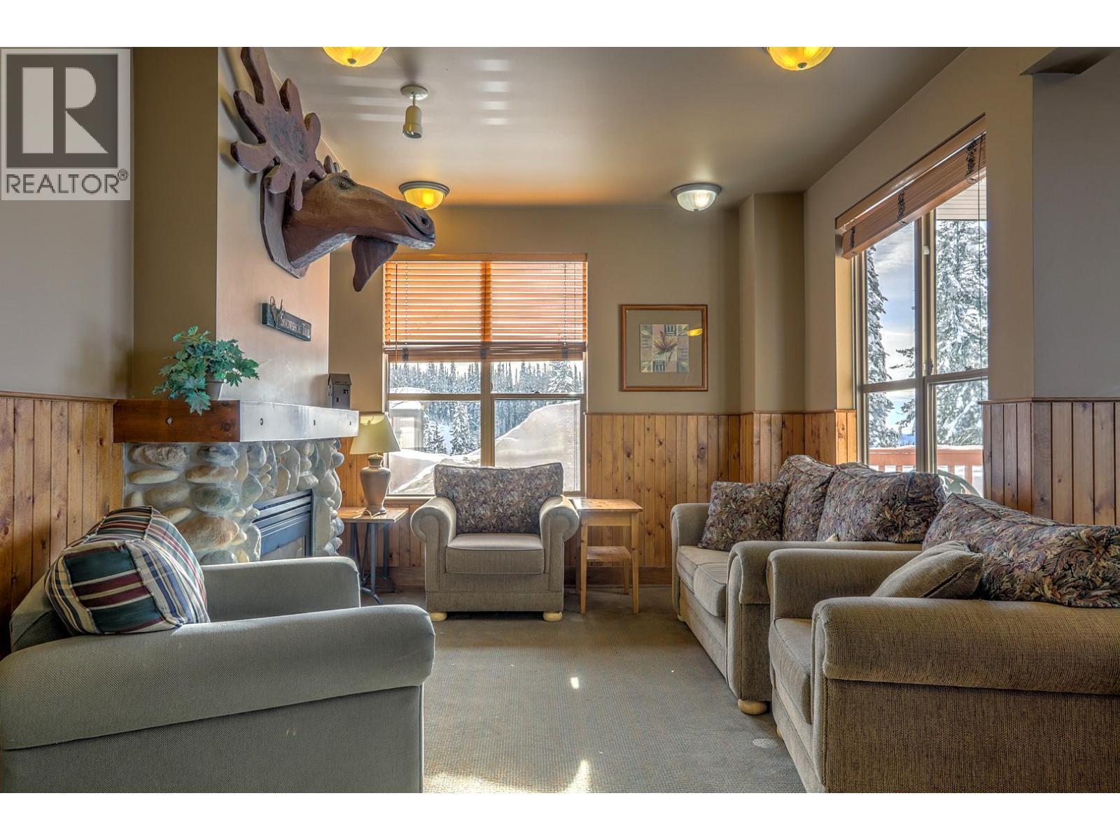 9802 Silver Star Road Unit# 306, Silver Star, BC - Indoor Photo Showing Living Room