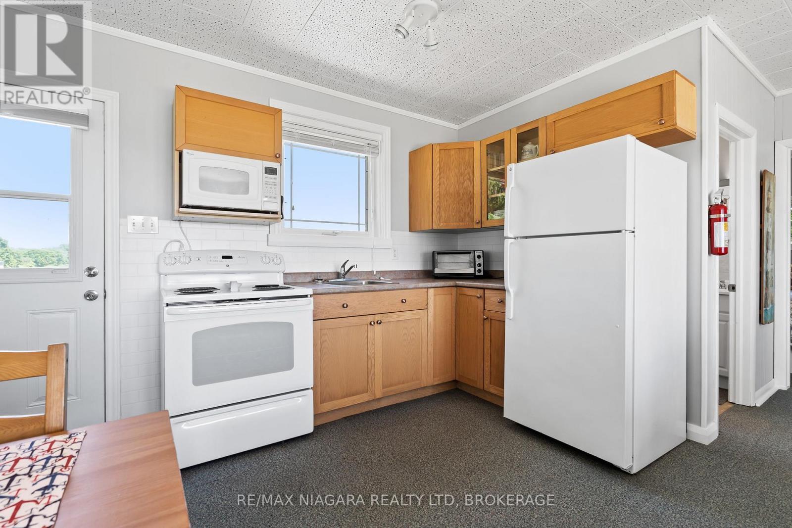 45 Erie Heights Line, Haldimand (Dunnville), ON - Indoor Photo Showing Kitchen