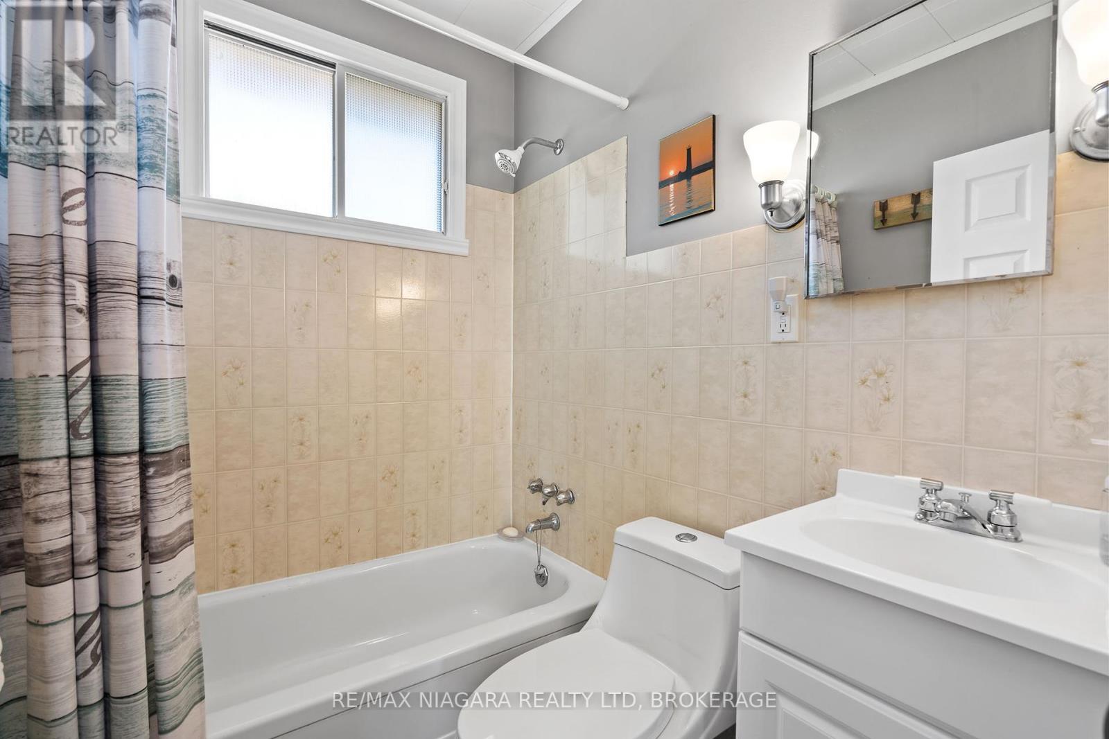45 Erie Heights Line, Haldimand (Dunnville), ON - Indoor Photo Showing Bathroom
