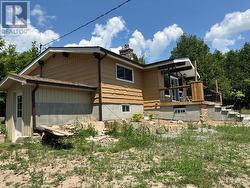 Seperate entrance to basement -