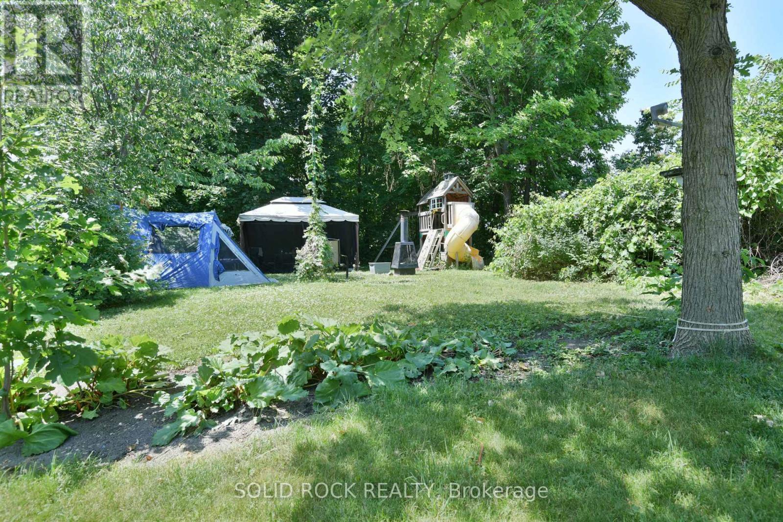 Nice deep lot with room to play - 54 William Street W, Arnprior, ON - Outdoor