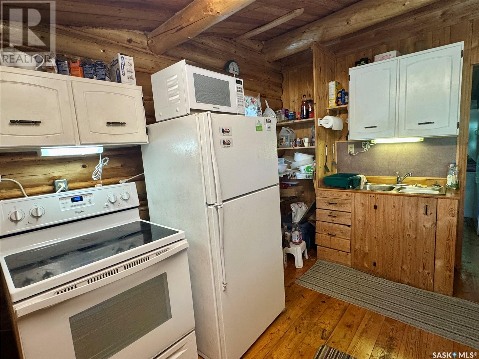 206 Spruce Street, Northern Admin District, SK - Indoor Photo Showing Kitchen With Double Sink