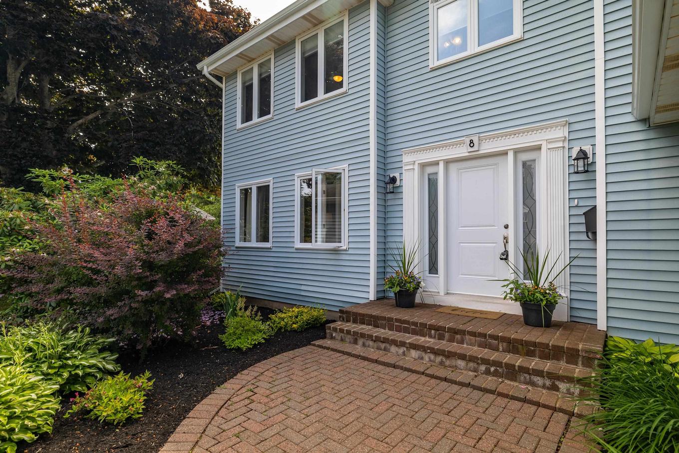 8 Berkeley Way, Brighton, PE