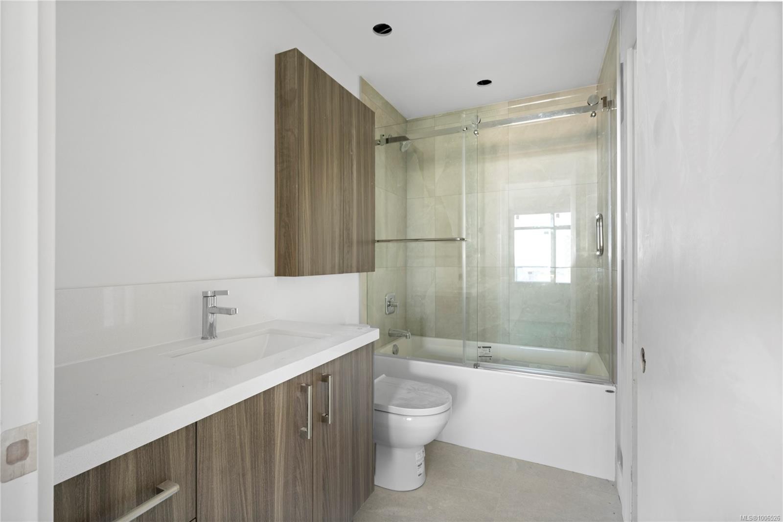 411-6320 Sentinal Dr, Nanaimo, BC - Indoor Photo Showing Bathroom