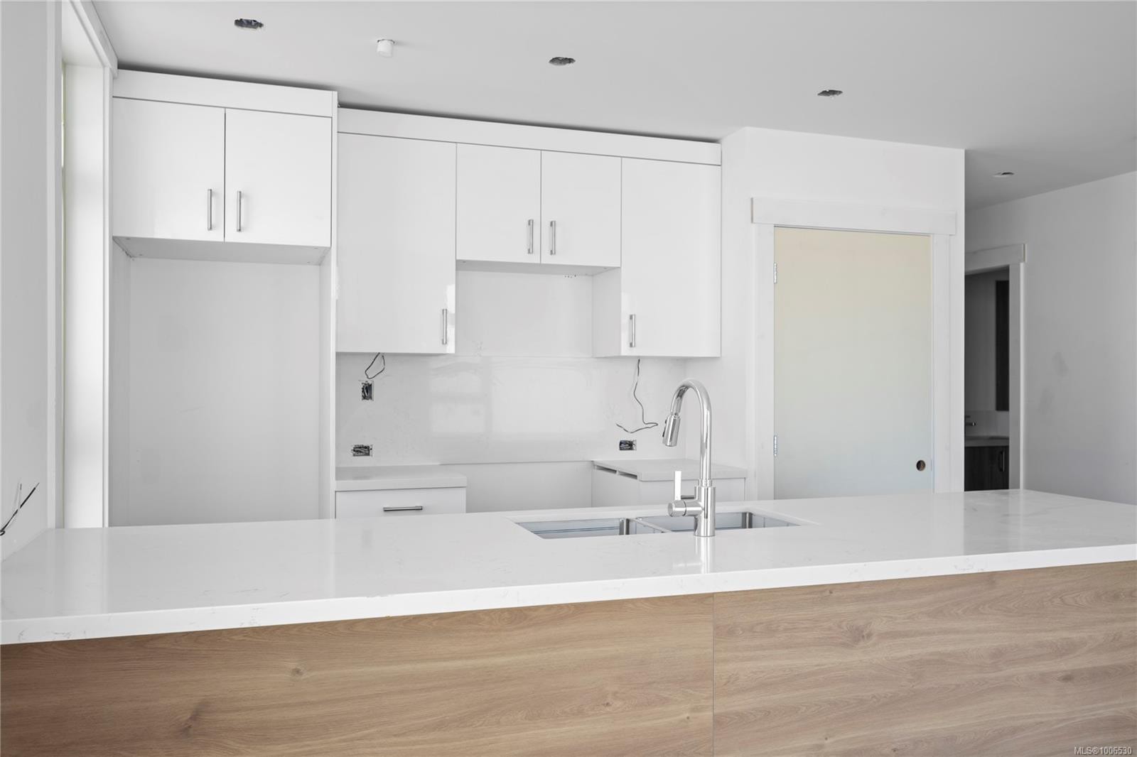 412-6320 Sentinal Dr, Nanaimo, BC - Indoor Photo Showing Kitchen