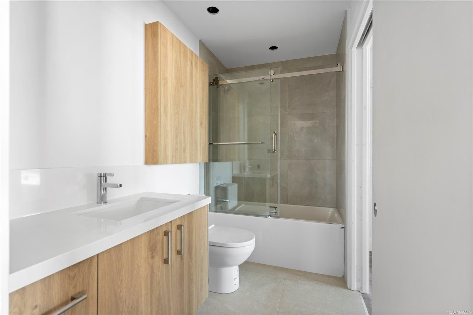 412-6320 Sentinal Dr, Nanaimo, BC - Indoor Photo Showing Bathroom