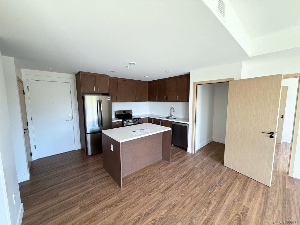 601-6320 Sentinal Dr, Nanaimo, BC - Indoor Photo Showing Kitchen