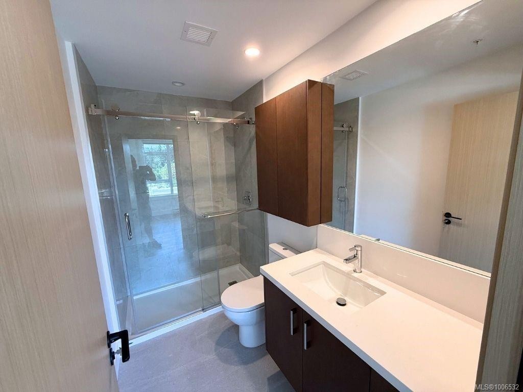 601-6320 Sentinal Dr, Nanaimo, BC - Indoor Photo Showing Bathroom