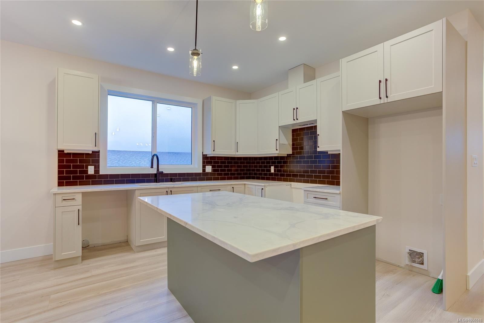 549 Mountain View Dr, Lake Cowichan, BC