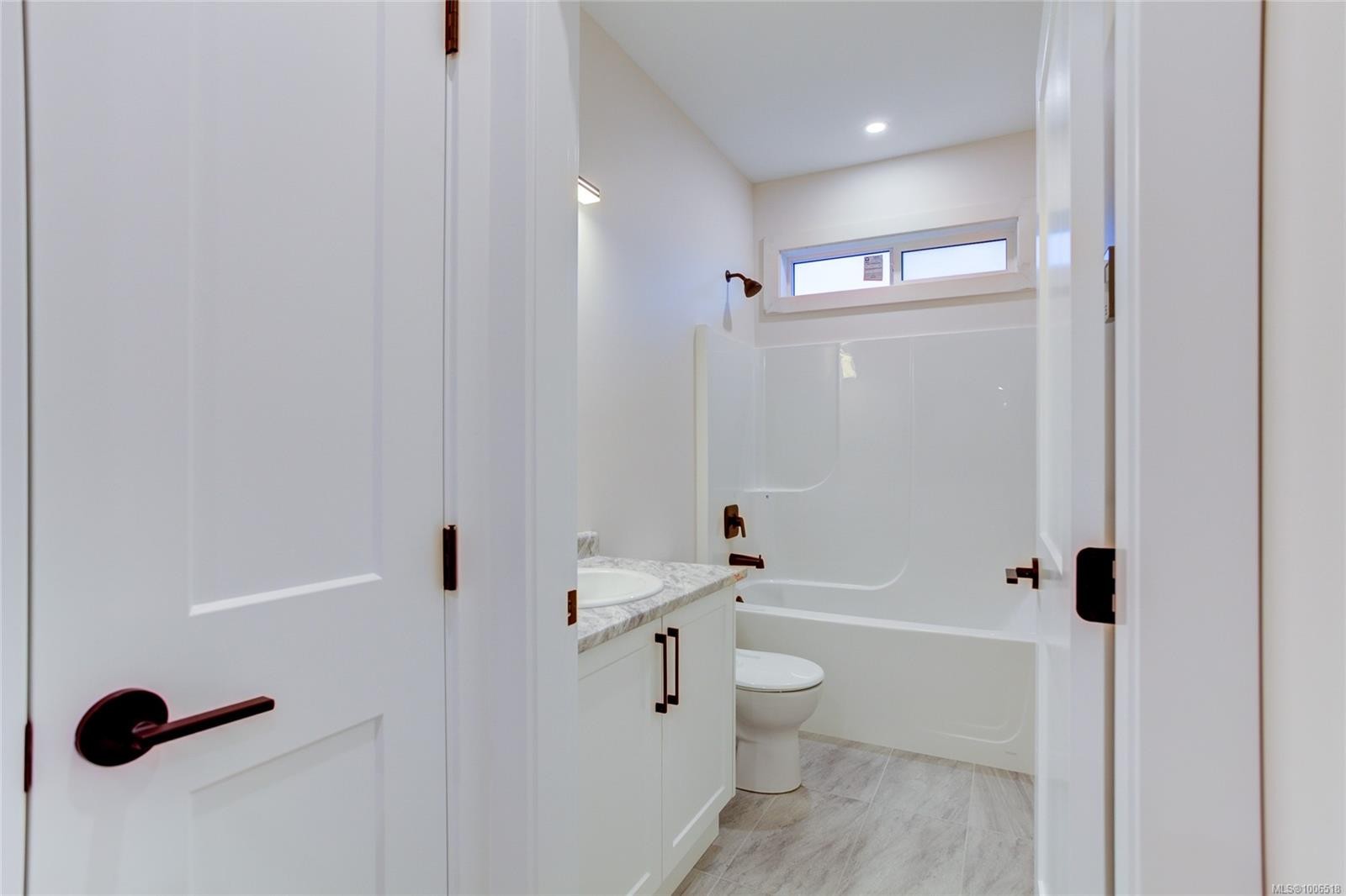 549 Mountain View Dr, Lake Cowichan, BC